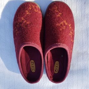 Keen Trillium Women's slippers sz. 7 in Tawny Port